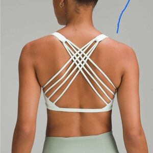 Lululemon free to be wild bra size 8 in delicate mint
